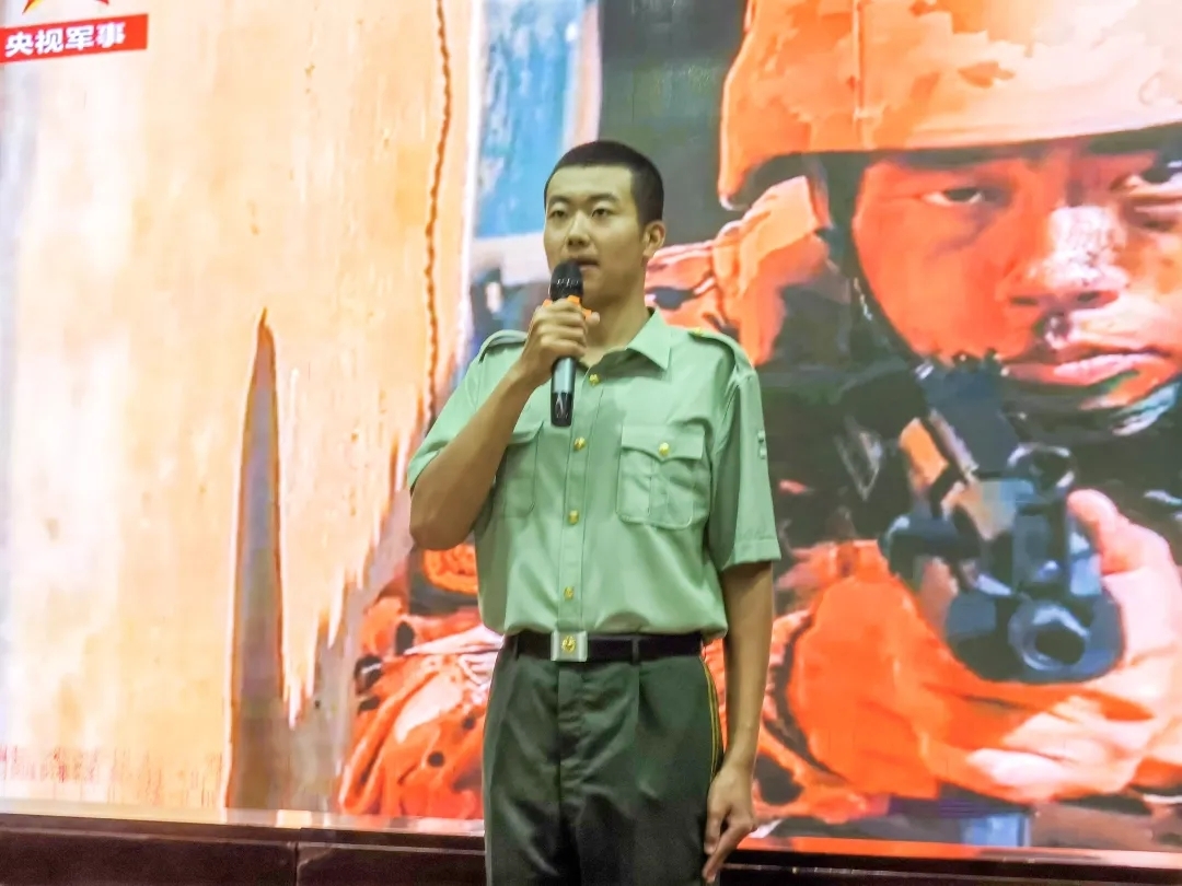 新兵们纷纷上台"我的新时代奋斗观"为主题开展了武警广西总队新兵团某