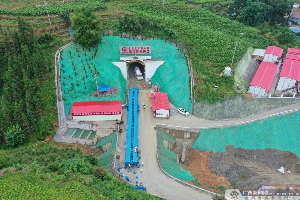 黄百铁路广西段隧道工程全面开工 带动地区发展与就业