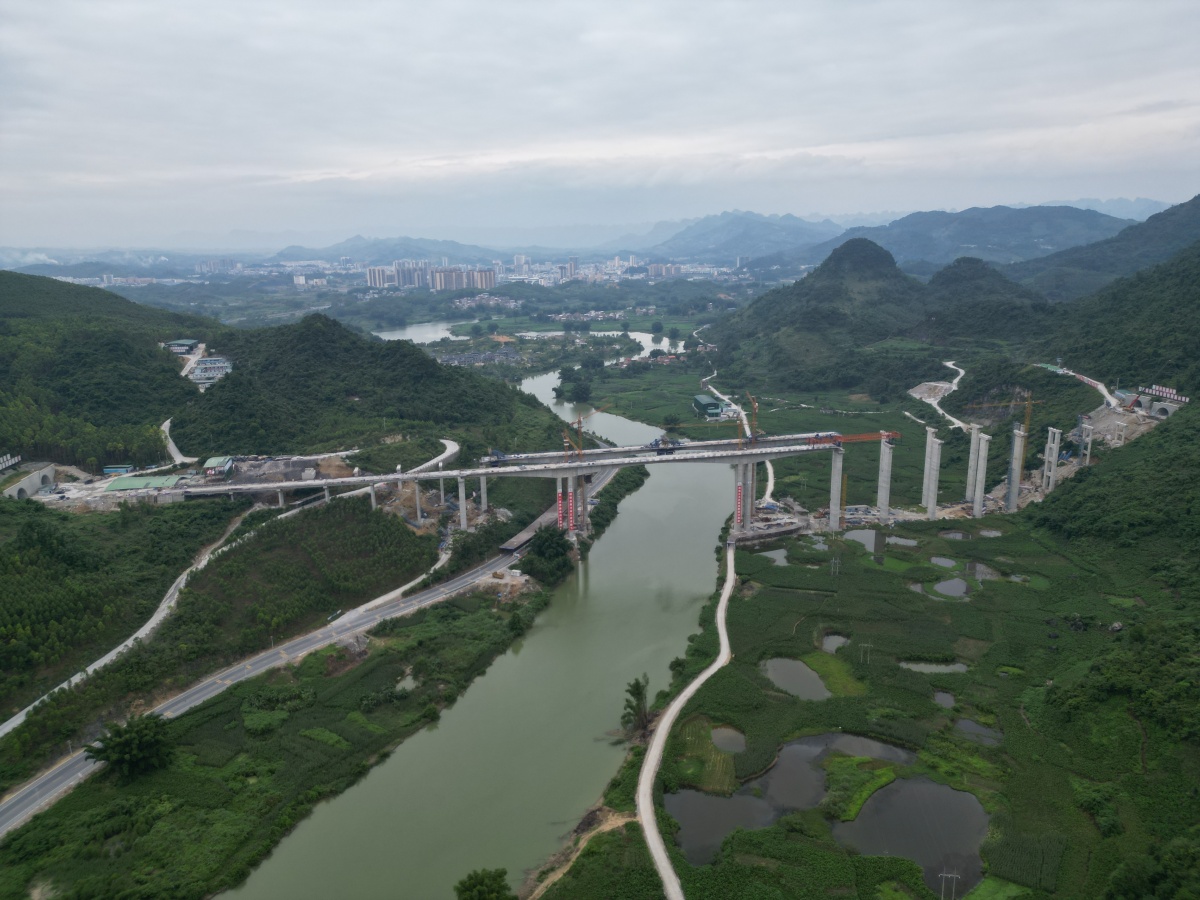 河荔t1标段起点位于宜州区德胜镇,途经环江思恩镇,水源镇,洛阳镇,全长