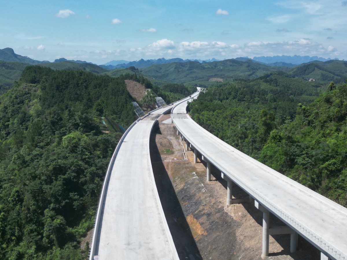 带你看建设现场  河荔高速全线总体工程量完成95%