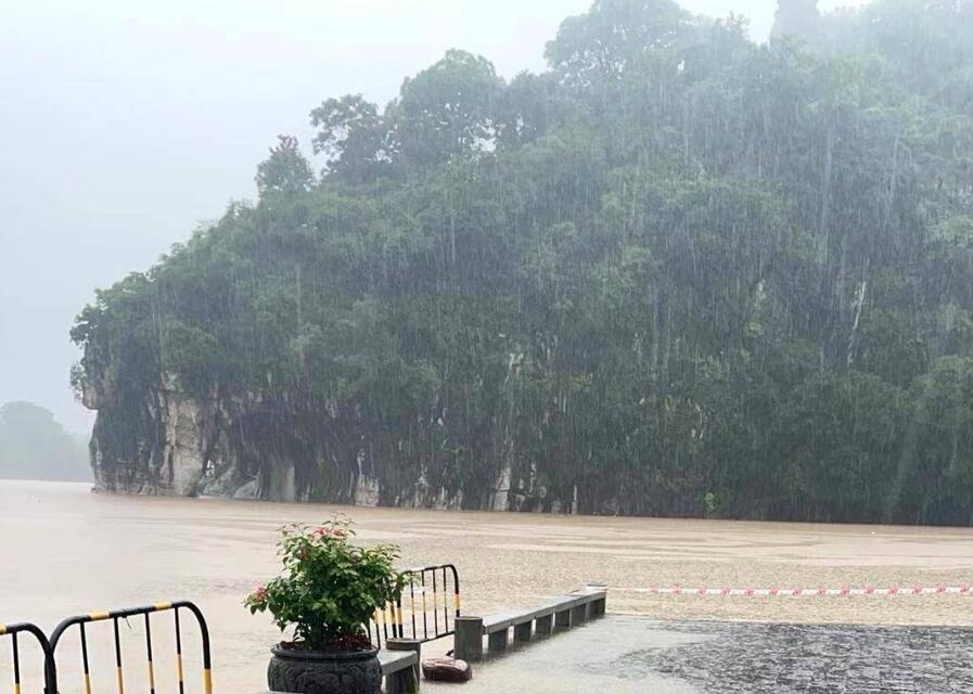 象鼻山景区封园！桂林漓江将出现超警洪水