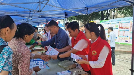 凌云县举办安全生产月宣传活动 提升市民安全意识