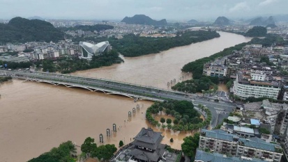 漓江现1998年以来最大洪水，多部门奋战在抗洪一线