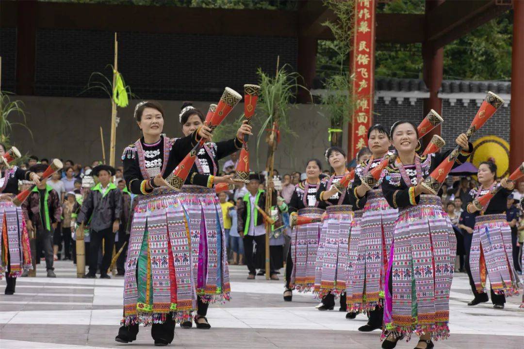 竹单车展示.毛南族肥套表演.毛南族傩面表演.毛南族纳庭队.