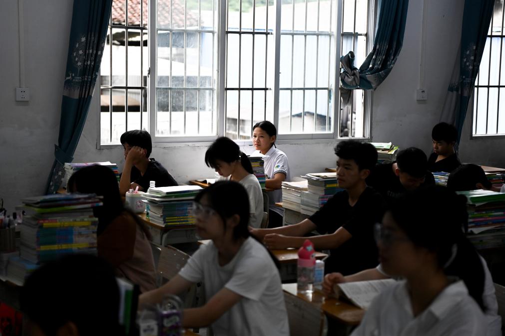 星空xk体育“攀岩进校园” 广西这所学校把体育课搬到了墙上(图2)
