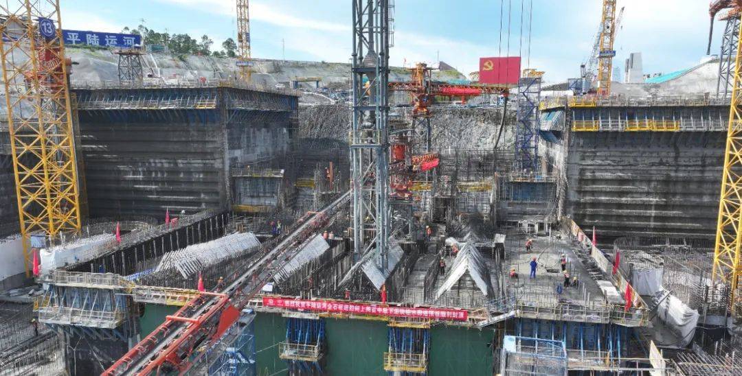 平陆运河企石枢纽上闸首首块输水廊道顺利封顶-广西