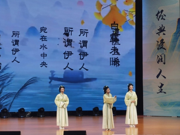 诵读《致橡树》、演绎李白……50名外国选手秀中文