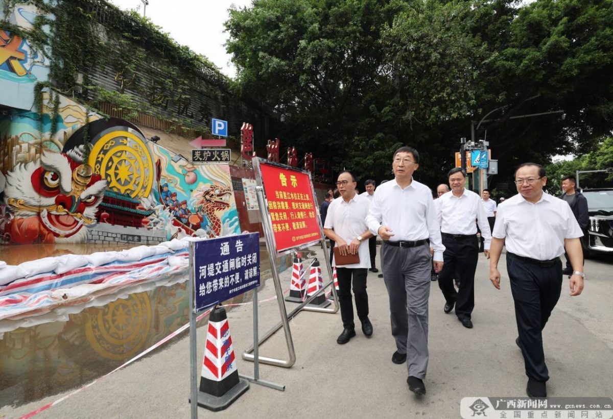 
				刘宁在南宁检查防洪工作
							