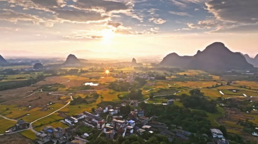 ��ɫ����һ���޼ʣ����ַ��ջ����������ӣ���Ƶ��