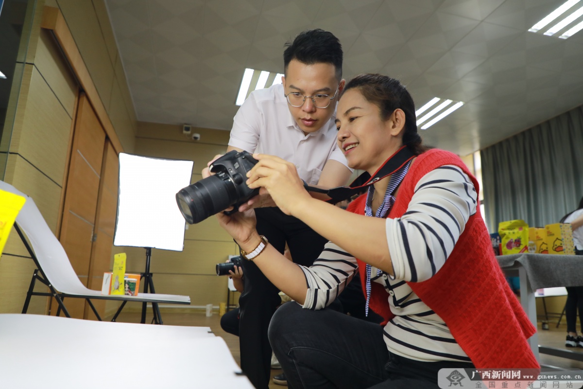 完美体育泰国职业院校师资培训班学员到南宁六职校开展学习交流(图3)