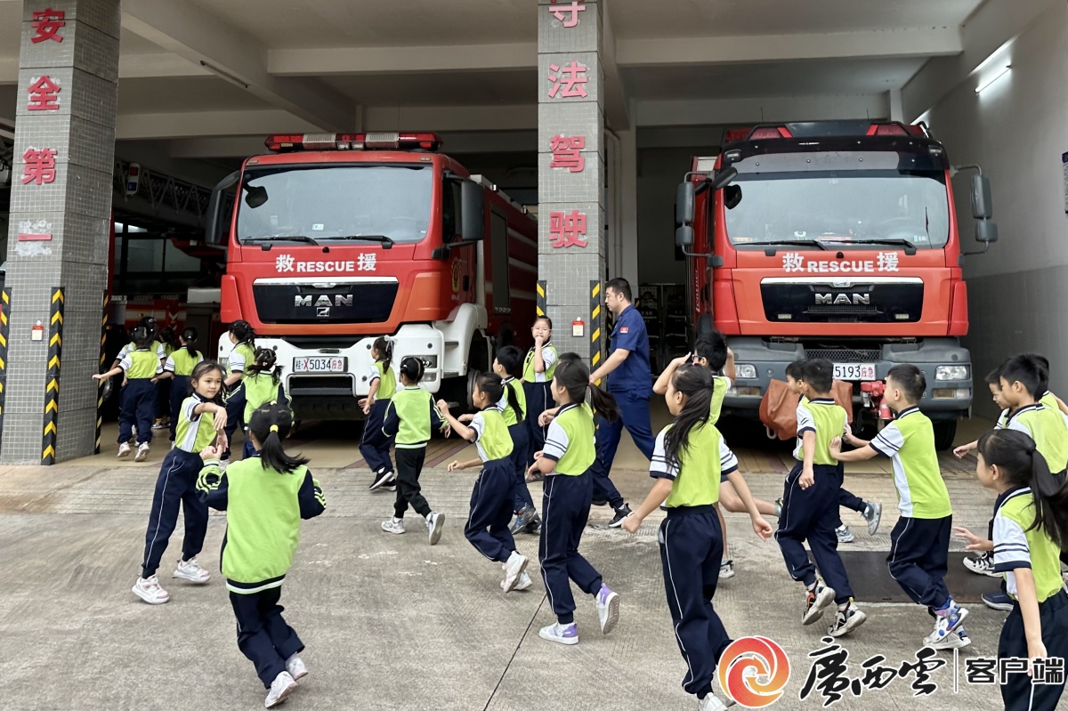 “零距离”消防体验 安全意识树心中(图2)