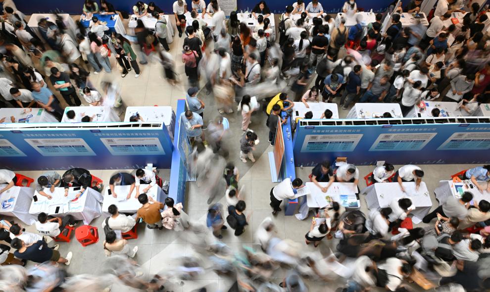 九游娱乐：新华视点·AI走进生活丨AI面试来了！求职者如何应对？(图2)