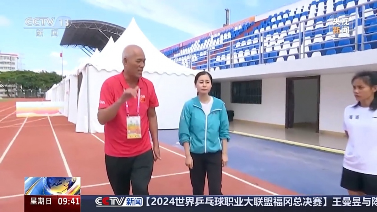 爬树也有比赛了？零距离看运动员争皇冠体育战“椰树之巅”(图3)