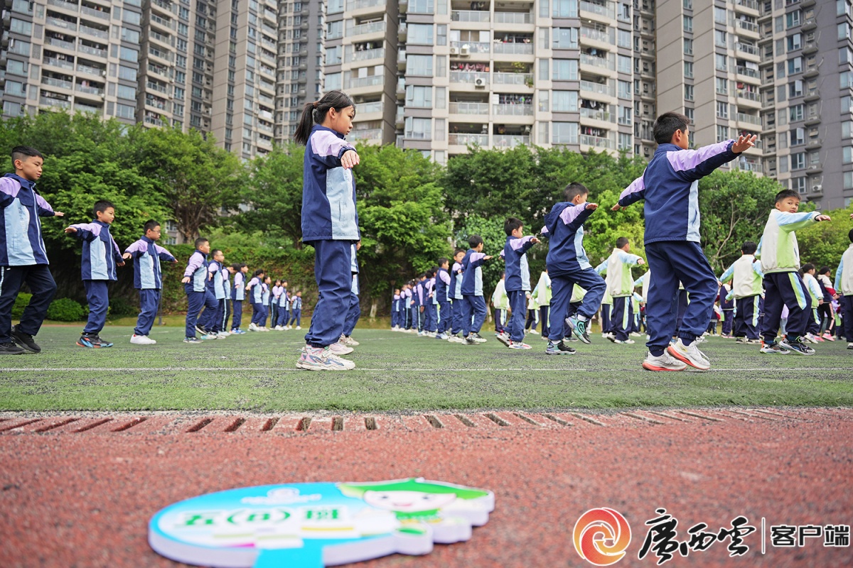 开云体育下载南宁市开启新一轮学生体态纠正工作 拟在兴宁区中小学校先试先行(图4)