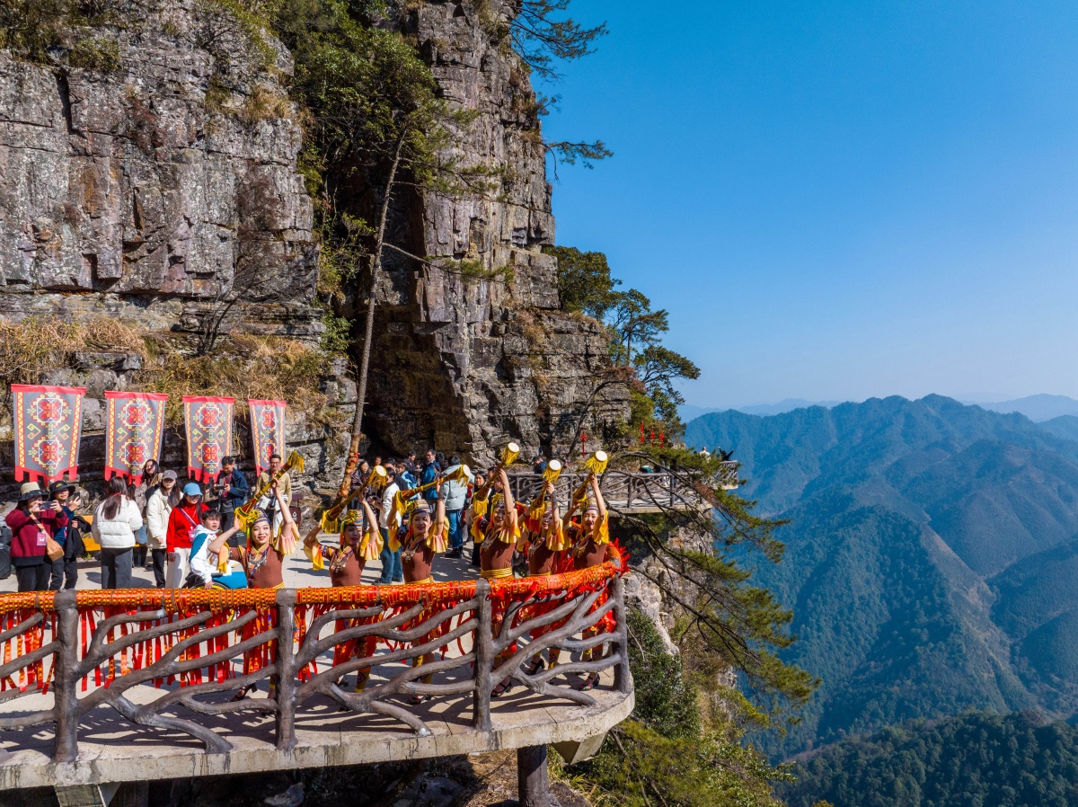 经济参考报关注丨广西A级景区“一票管三日”释放旅游经济新活力(图1)