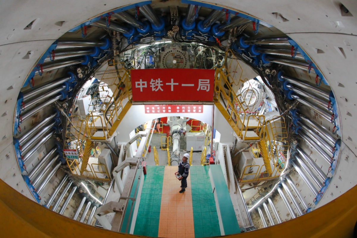 欧博体育入口新春走基层丨春节我将在海底建隧道(图1)