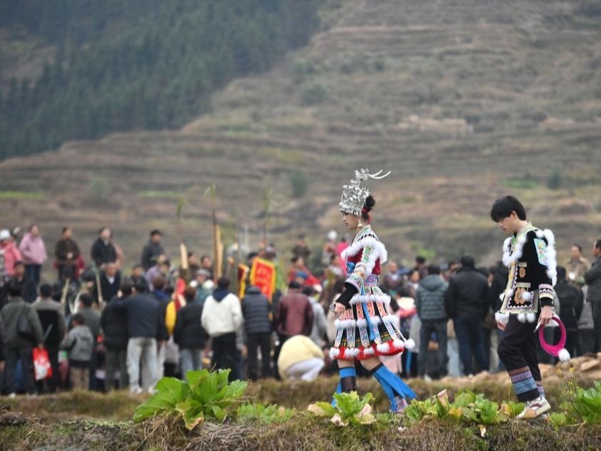 新春走基层丨万人同庆百鸟衣芦笙坡会