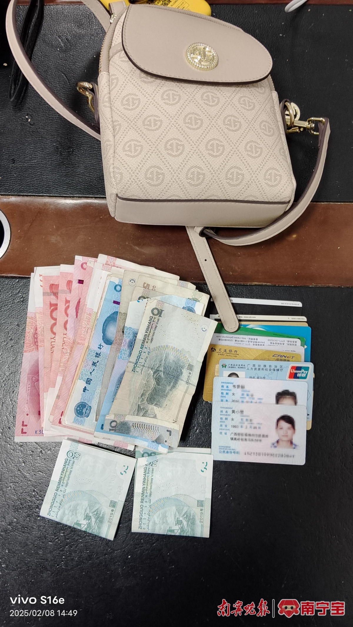 据南宁东站派出所执勤民警介绍,旅客身份证丢失比较多的地方是在进站