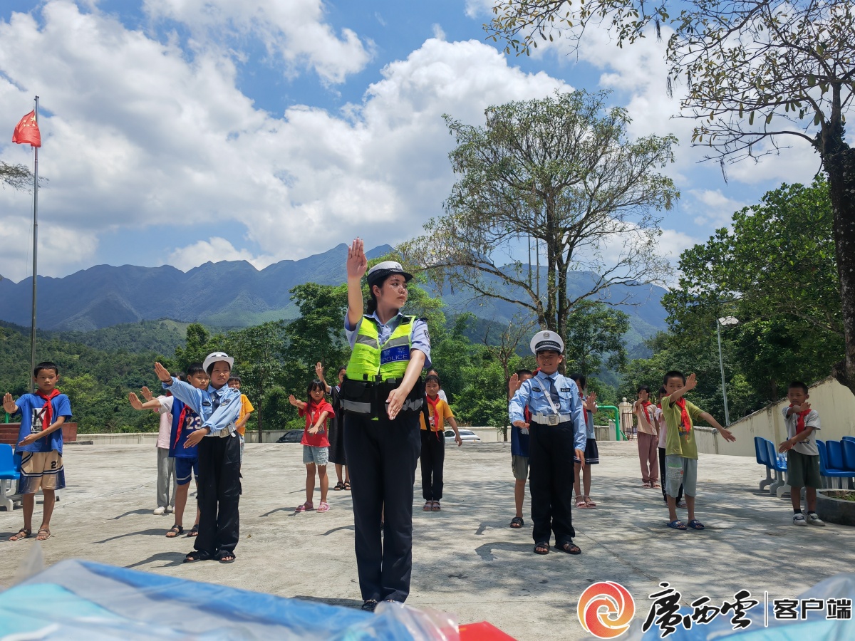 留得住育得强用得好防城港市推进辅警队伍制度化效能化规范化正规化建设取得明显成效(图1)