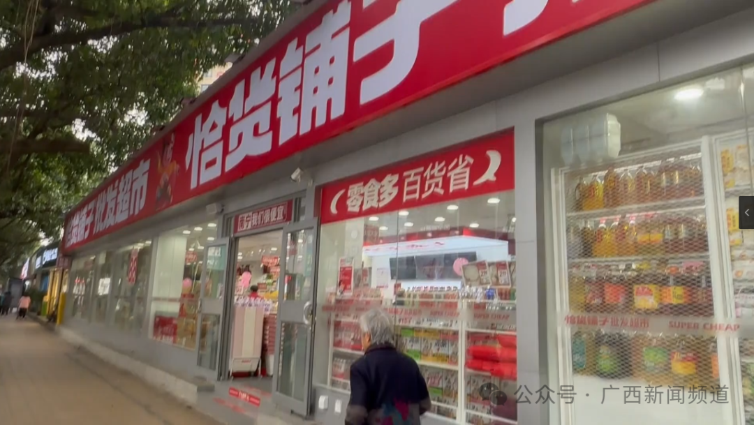 视频丨1公里街道竟有4家零食店，为何突然如此风靡？