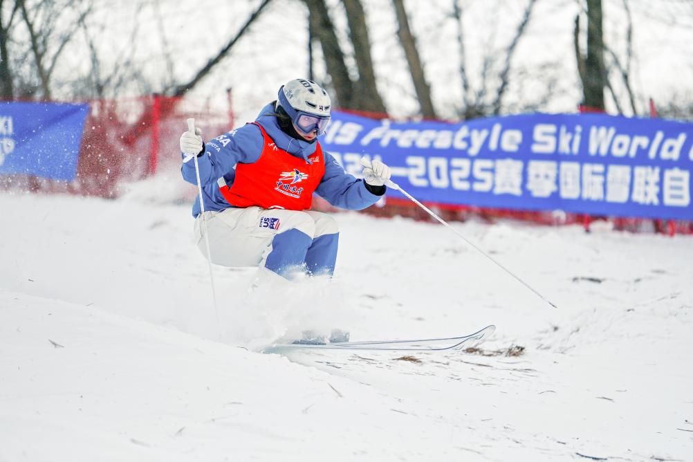 九游体育网站：自由式滑雪雪上技巧世界杯北大湖站：美国、日本各获一金(图2)