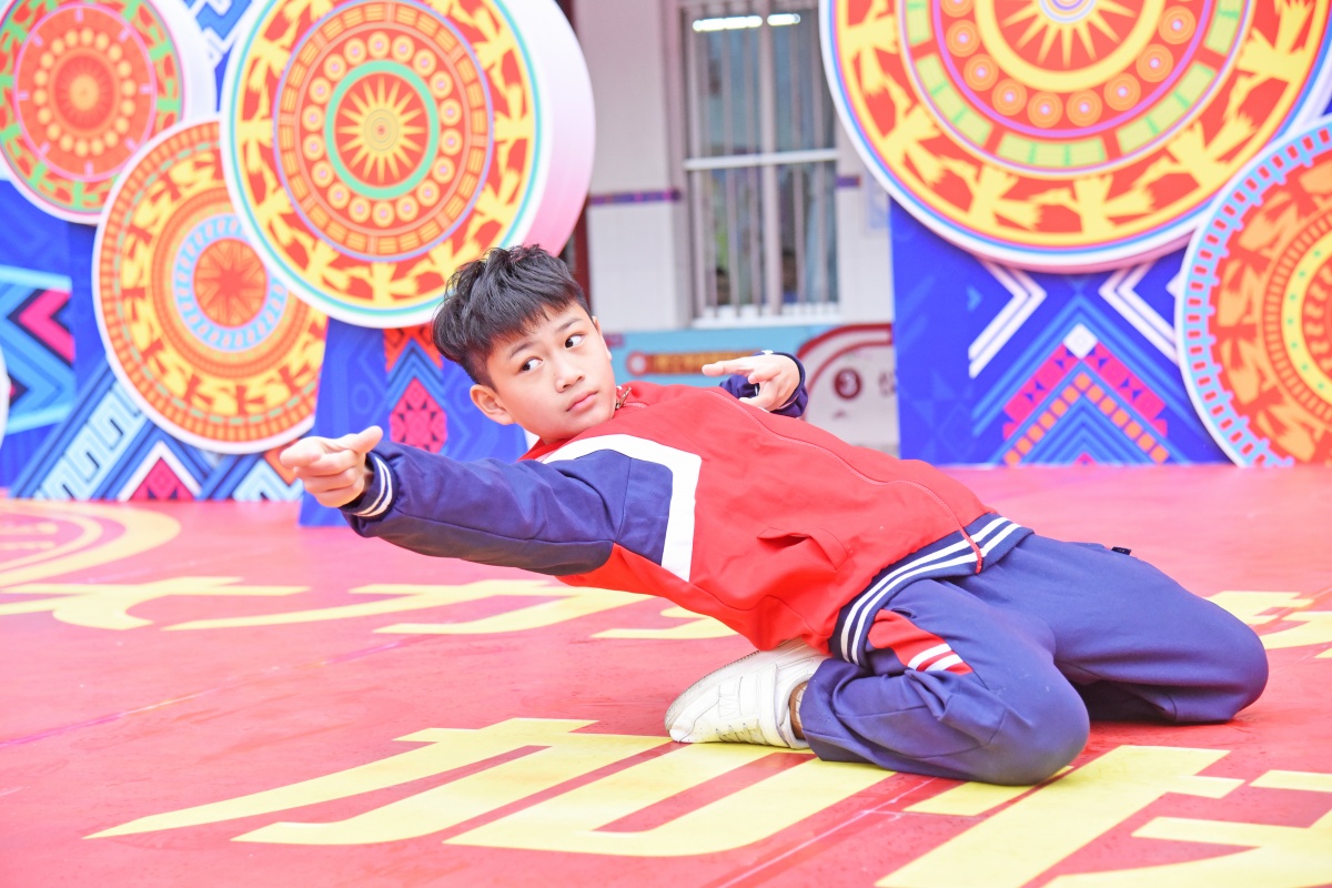 那个燃爆世界街舞大赛的“小孩哥”回南宁了!(图3)