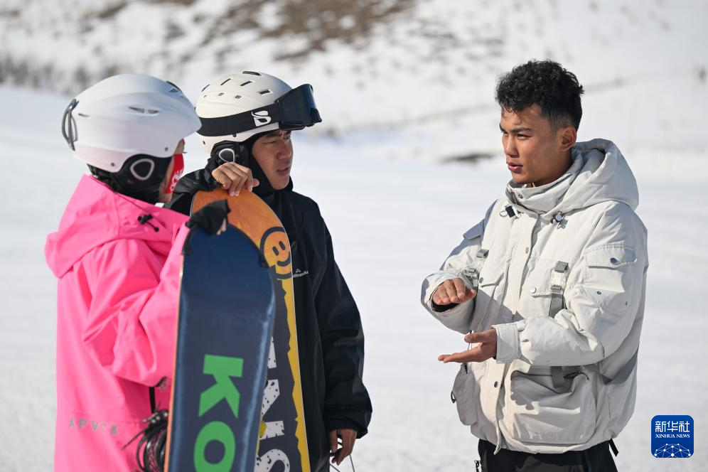 从草原到蓝天 哈萨克族小伙逐梦云端(图13)