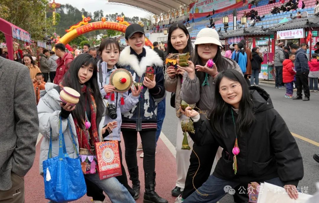 环江山歌引客来 八方好友踏歌聚