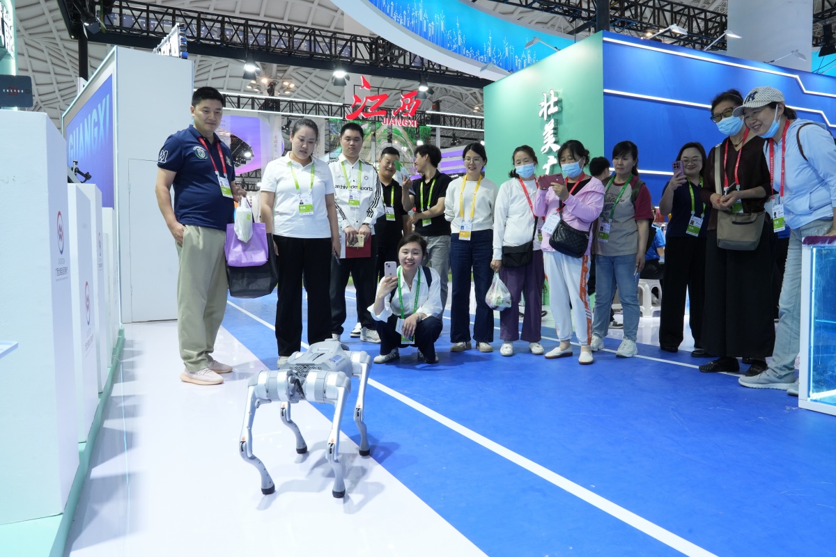 从六堡茶到智能机器人广西特色产品闪耀消博会(图4)
