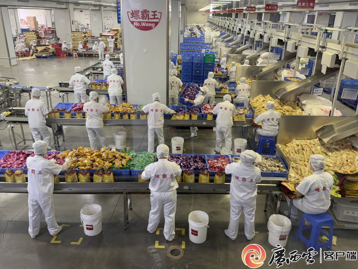 日产百万包！探访柳州螺蛳粉最长生产线