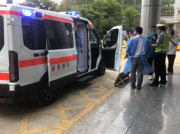 暖心！贵港一4月龄男婴赴京求医，交警“生命救护绿波”接力护航