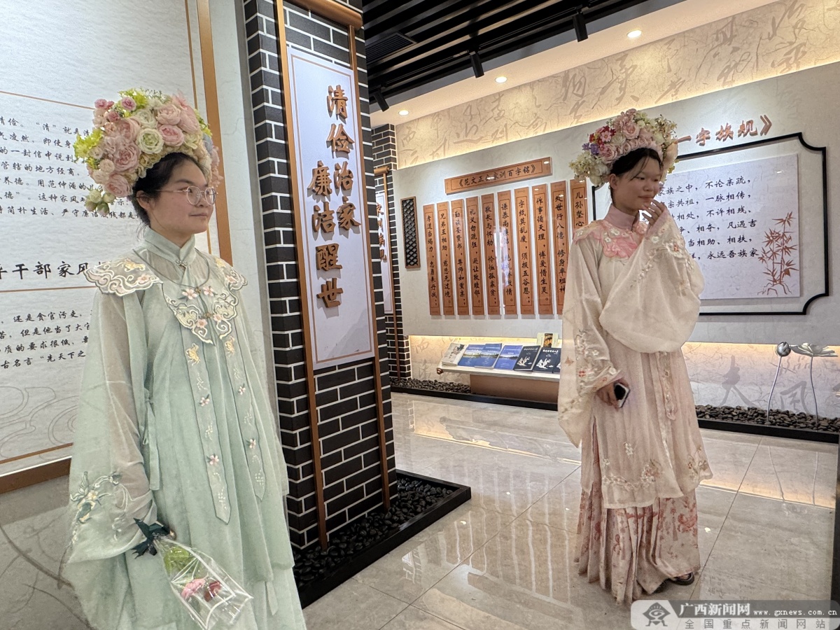 九游娱乐官网全国夏季“村晚”为何落在梧州市富回村？(图8)