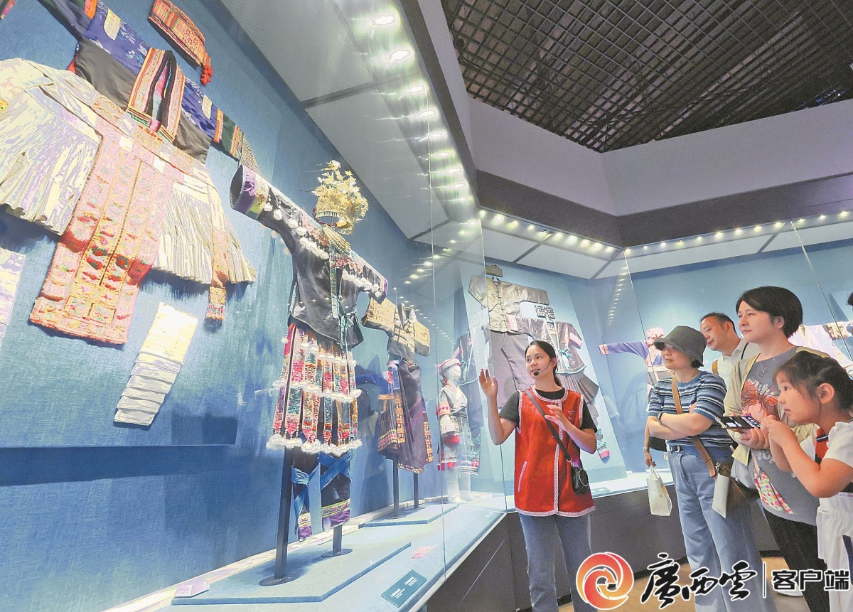 提振消费进行时丨风情游“圈粉”中外游客(图1)