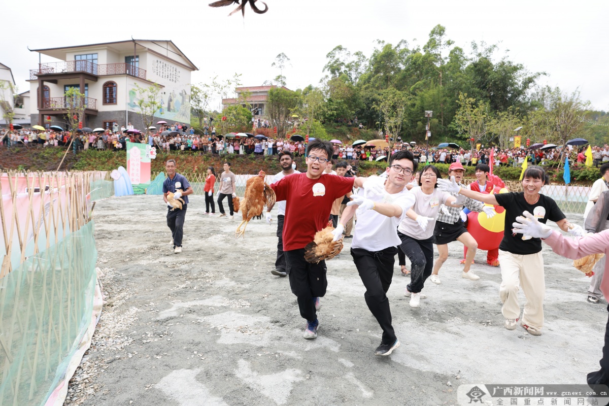 九游娱乐官网全国夏季“村晚”为何落在梧州市富回村？(图10)