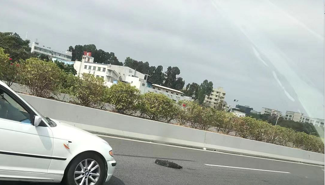 高速上“偶遇”障碍物要注意驾驶技巧(图4)