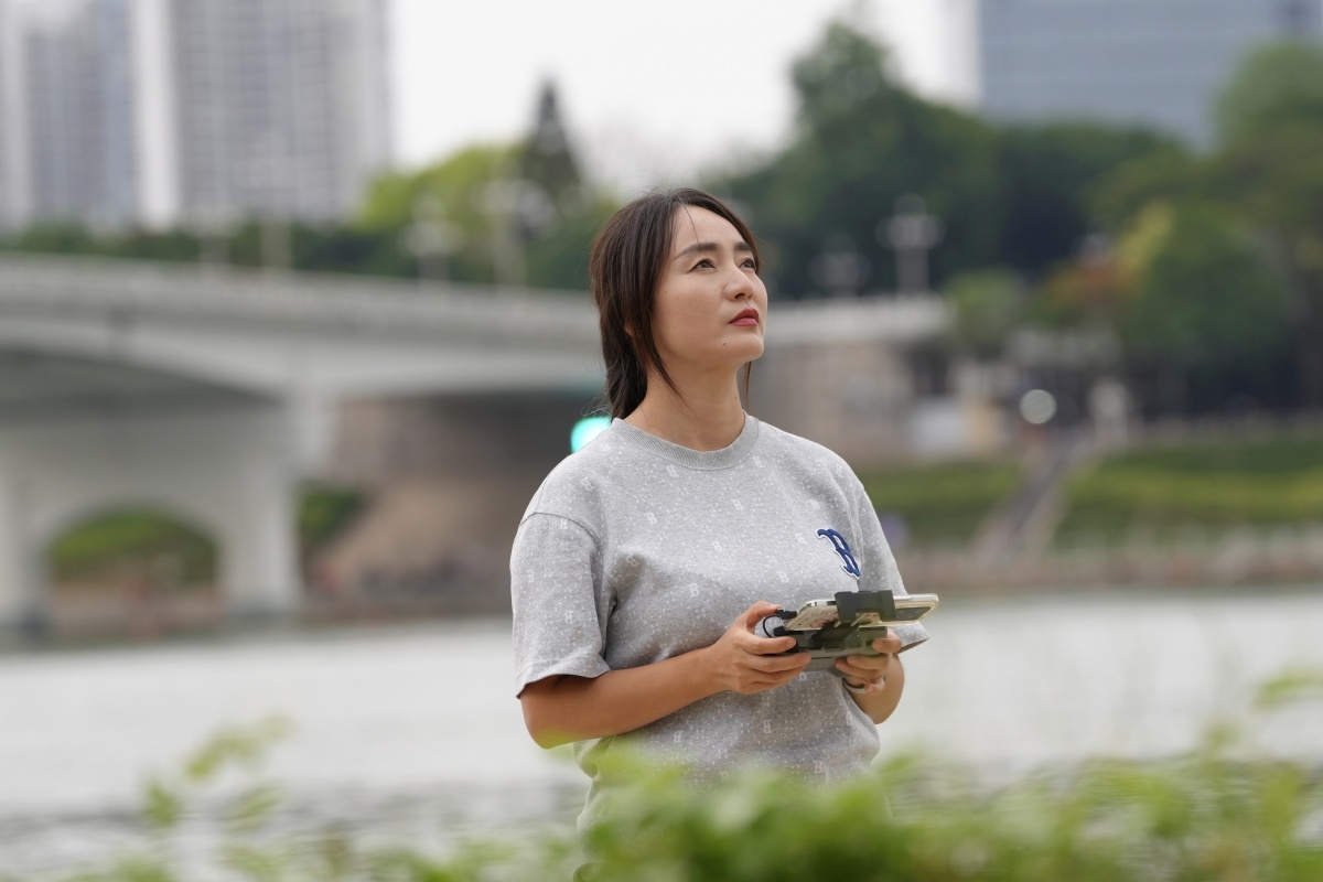 人生不设限！40岁女白领转型无人机飞手丨奔跑吧！妈妈