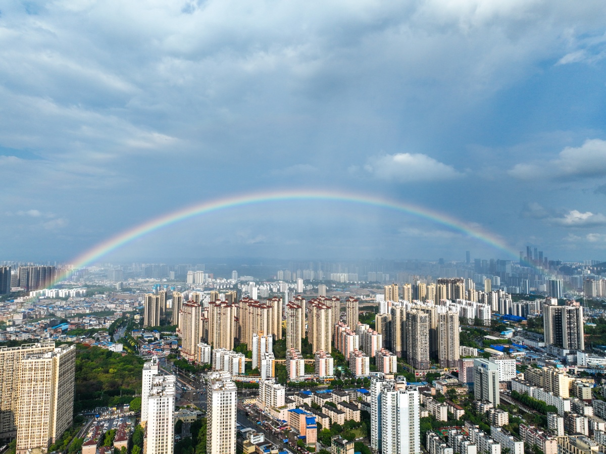 大雨过后，南宁上空出现彩虹！