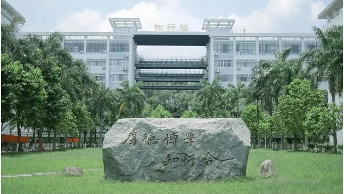 今年秋季期开始招生！玉林这所大学新增人工智能专业(图1)
