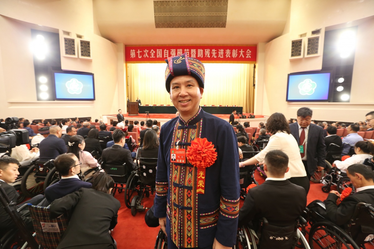 肢残教师姚亮：用音乐奏响生命华章