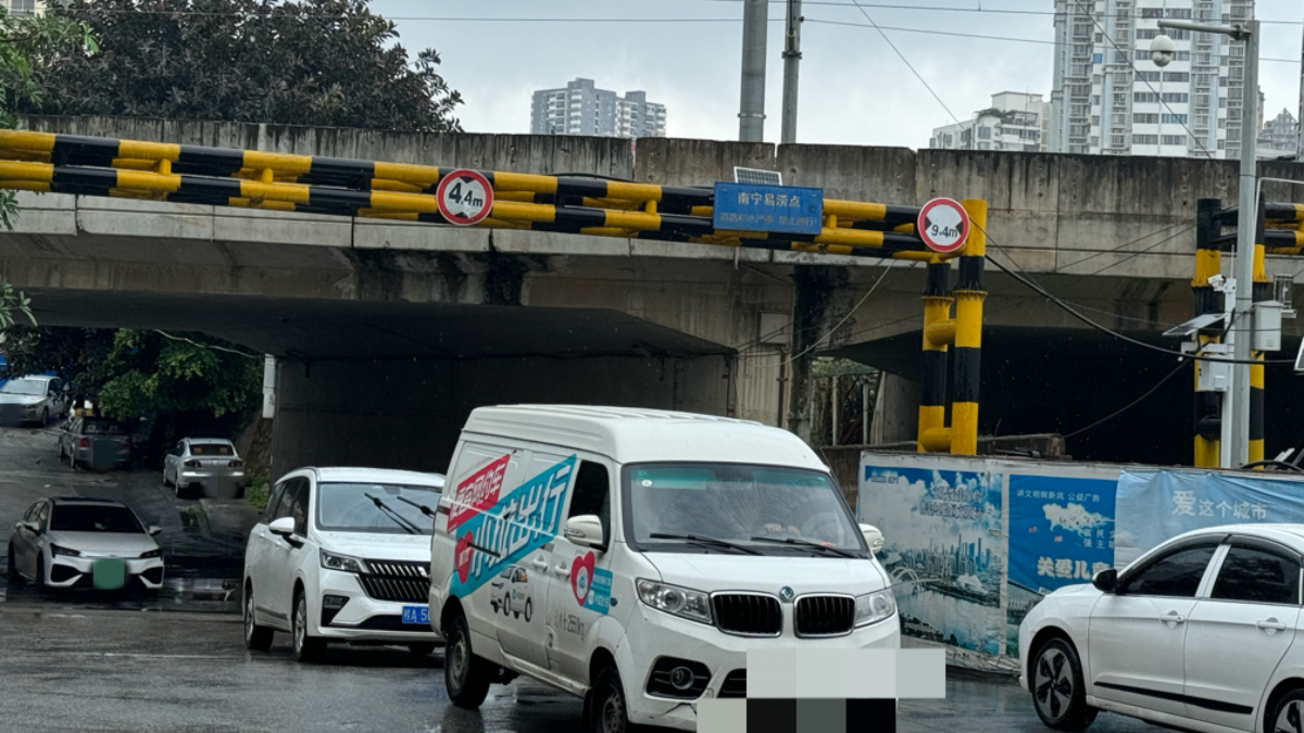 南宁这些路口路段易积水！交警发布雨天出行提示
