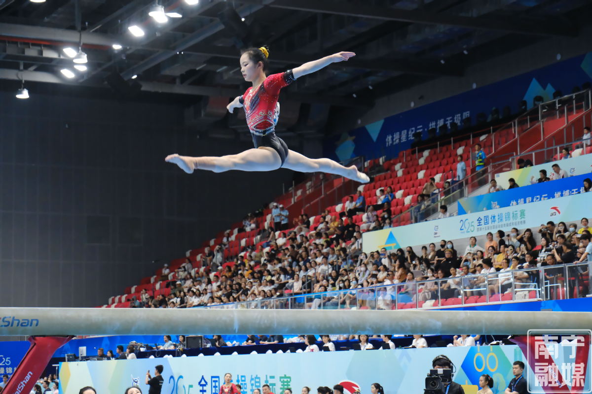逆转领先0234分夺冠！2025年全国体操锦标赛女子全能上演精彩好戏(图3)