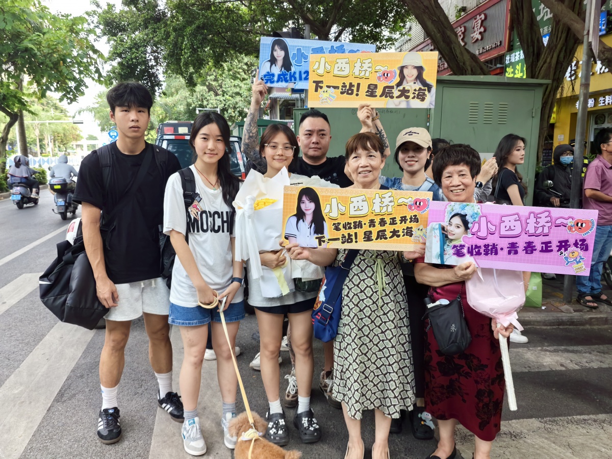 广西2025年高考结束，亲友团花式迎接考生！