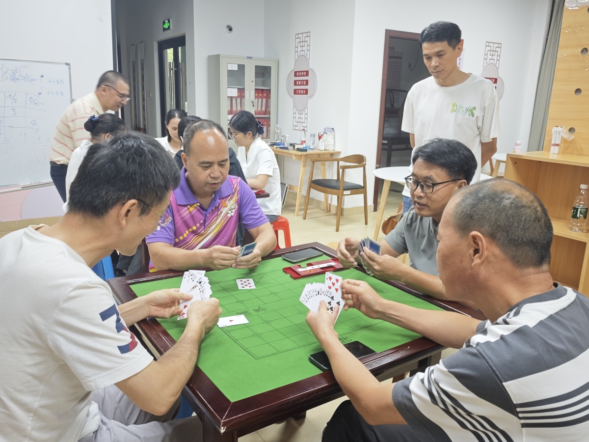 把小变大？社区夜校桥牌课堂上演智趣对决
