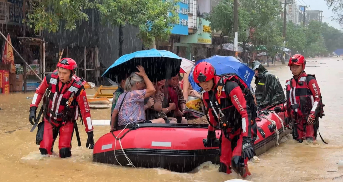 救援进行中！暴雨致防城港内涝，已转移47名被困人员