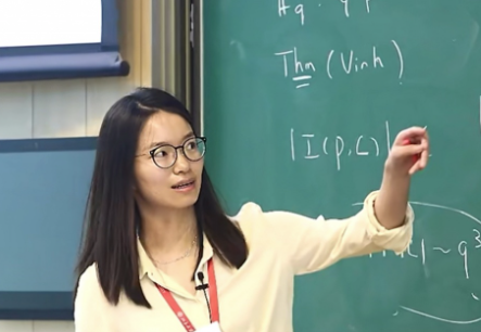 广西妹子在北大开数学讲座，“韦神”在台下听课！她靠努力成功逆袭