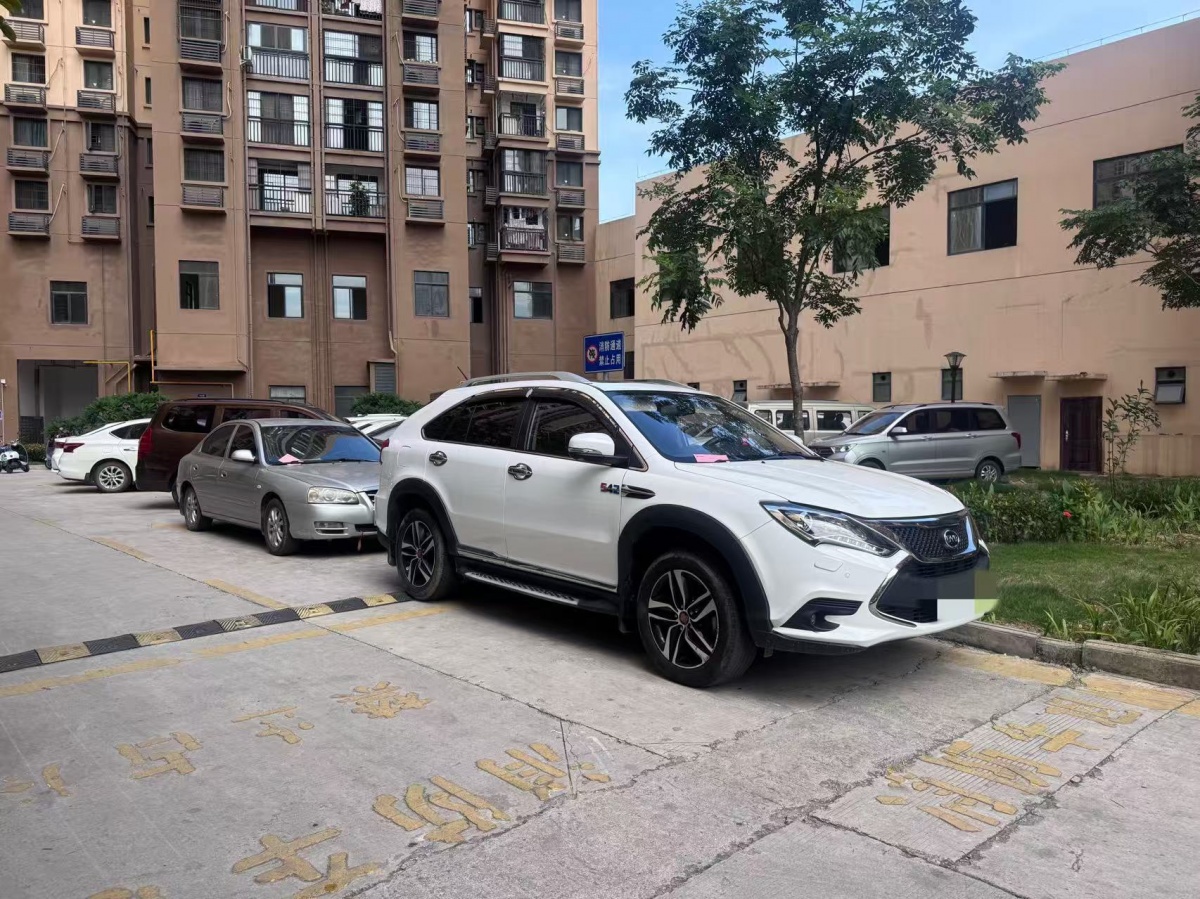 南宁一小区停车矛盾升级，物管报警18次都无法解决