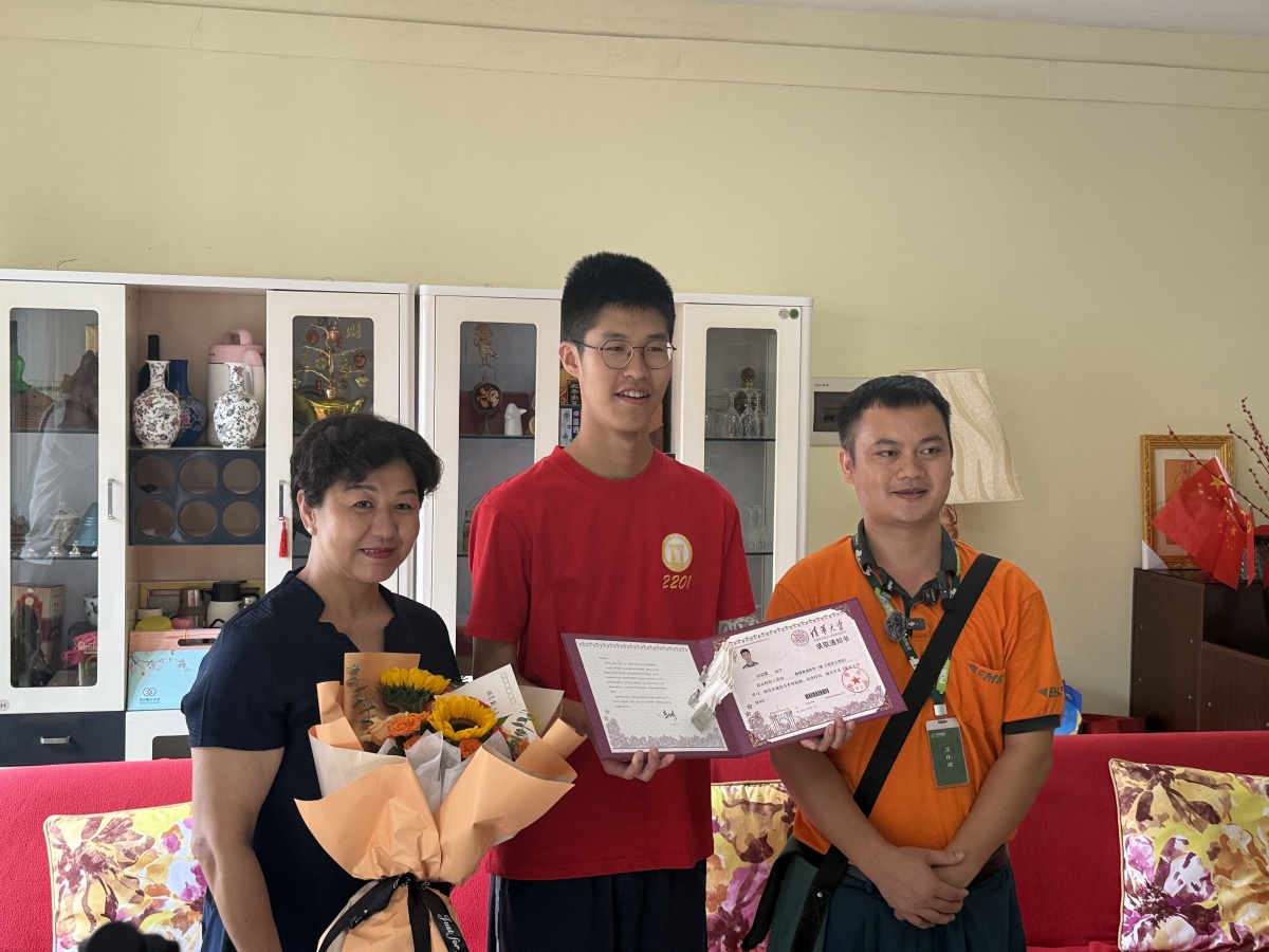 来自清华大学！今天，广西首批普通高考录取通知书送出