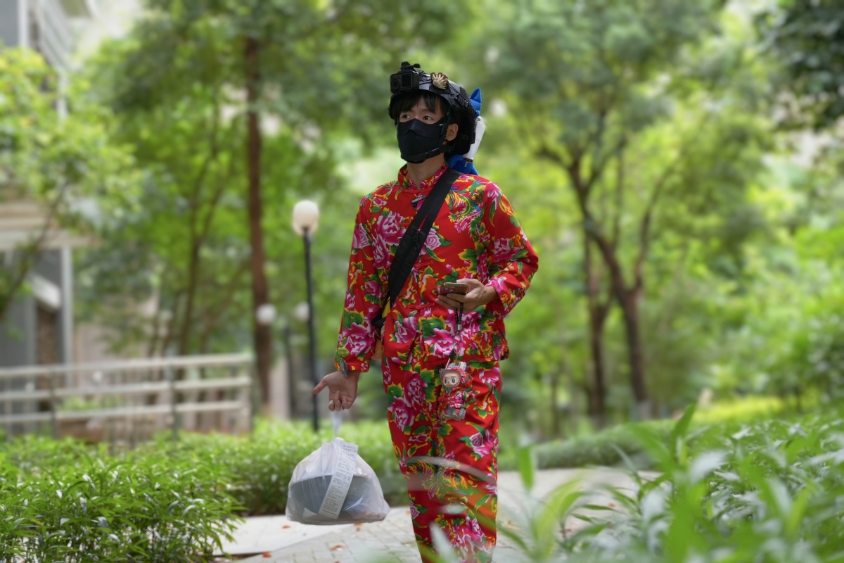 “您的订单已送达！”月涨粉60万，穿花衣的南宁外卖小哥火了