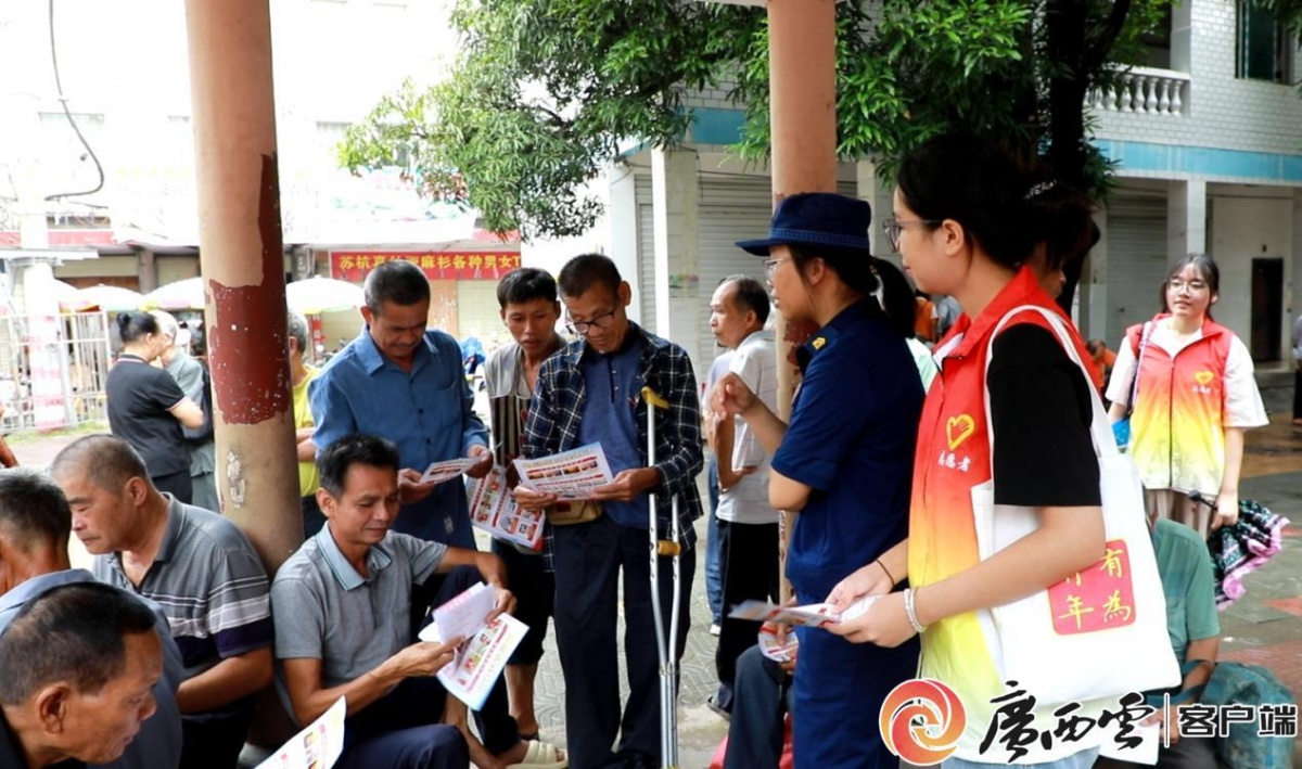 防城港：“让爱返乡”大学生消防志愿服务活动走进十万山乡(图2)