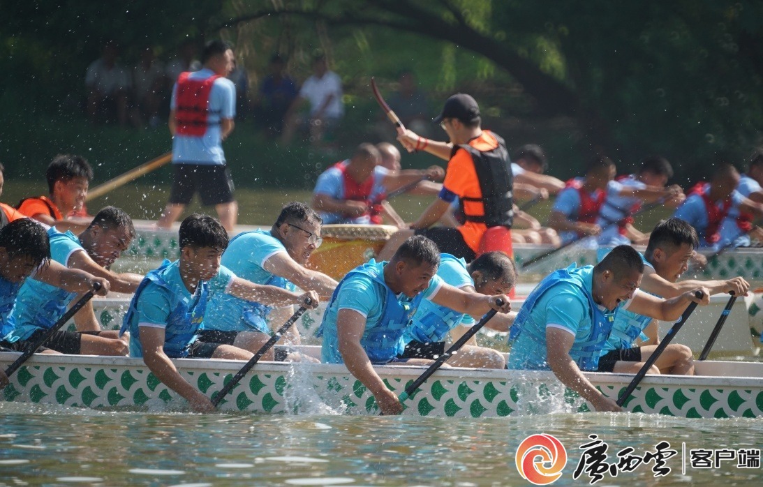 广西水上龙舟公开赛（环江站）激情开赛(图9)